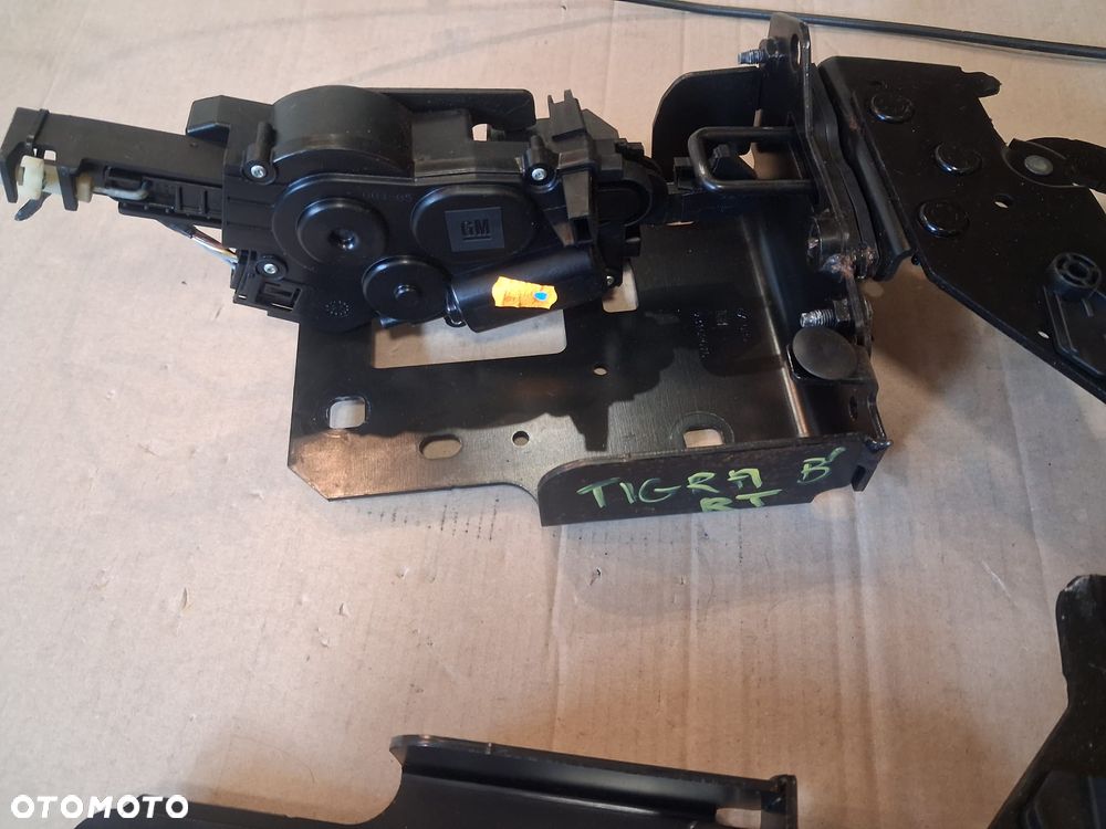 Mechanizm elektryczny otwierania dachu OPEL TIGRA B cabrio prawy lewy  OE - 3