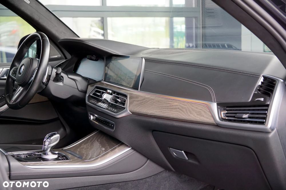 BMW X5 M M50i - 24