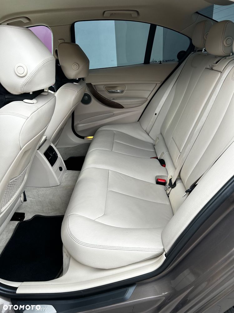 BMW Seria 3 328i Modern Line - 12