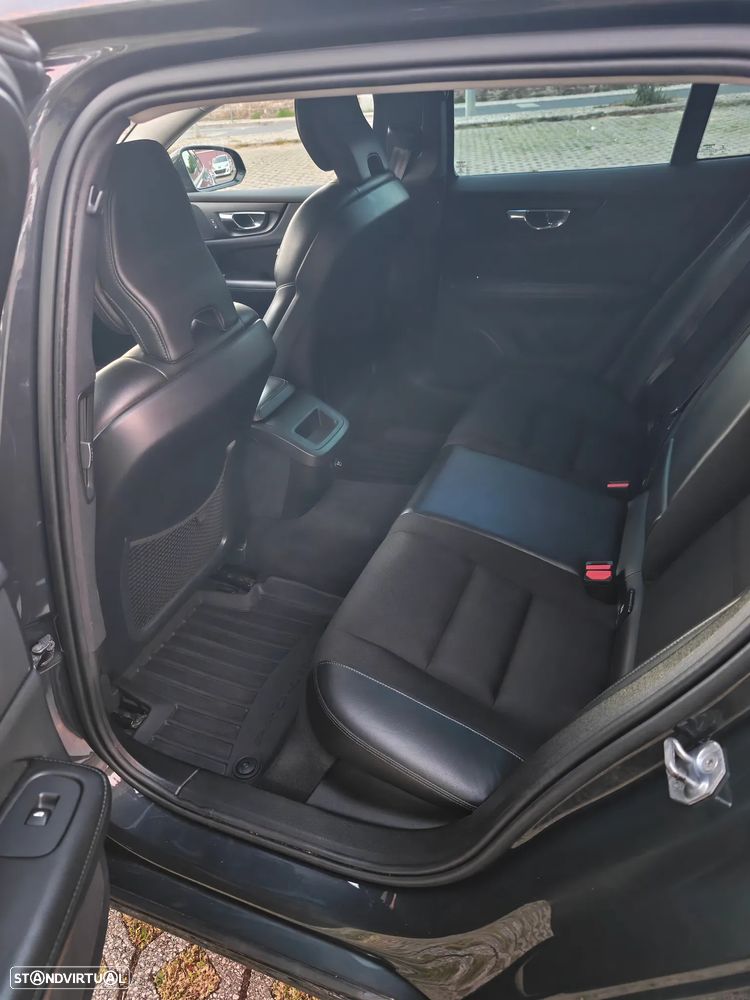 Volvo V60 2.0 D3 Momentum - 11