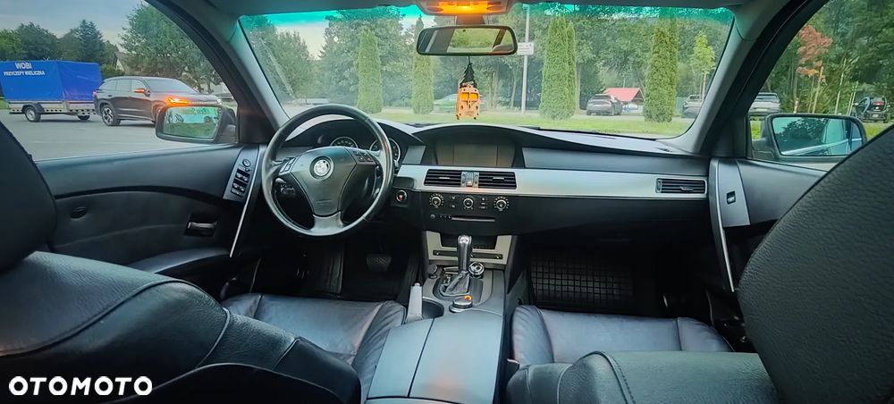 BMW Seria 5 523i - 10