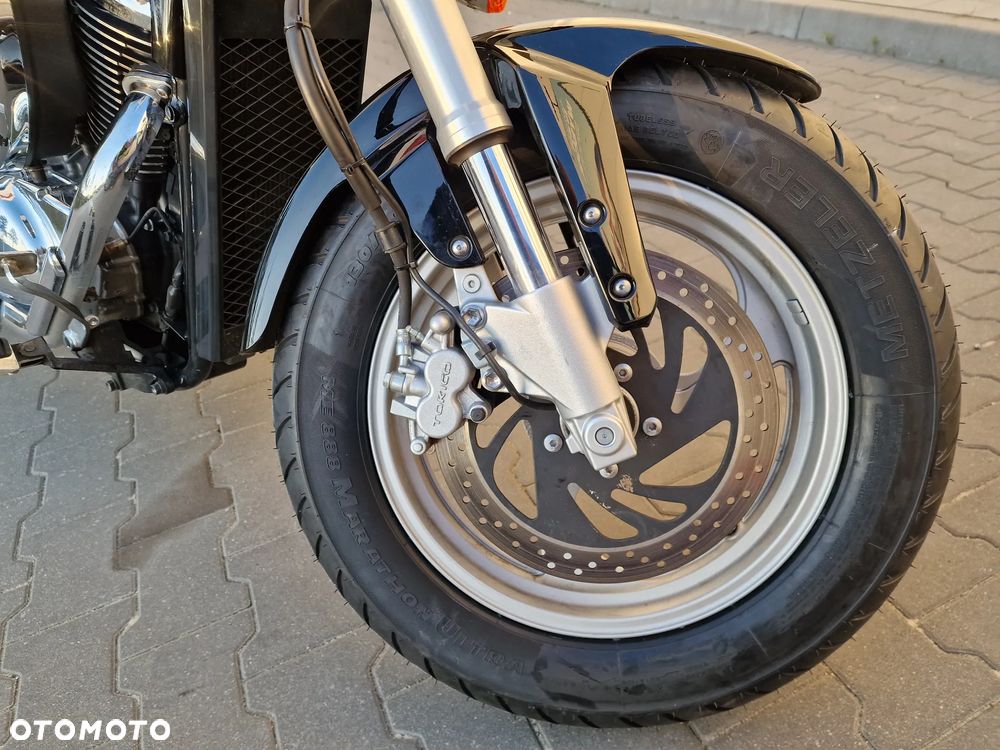 Suzuki Intruder - 12