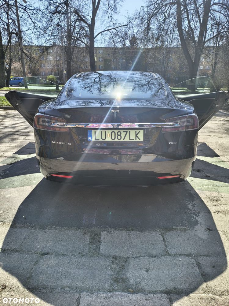 Tesla Model S - 5