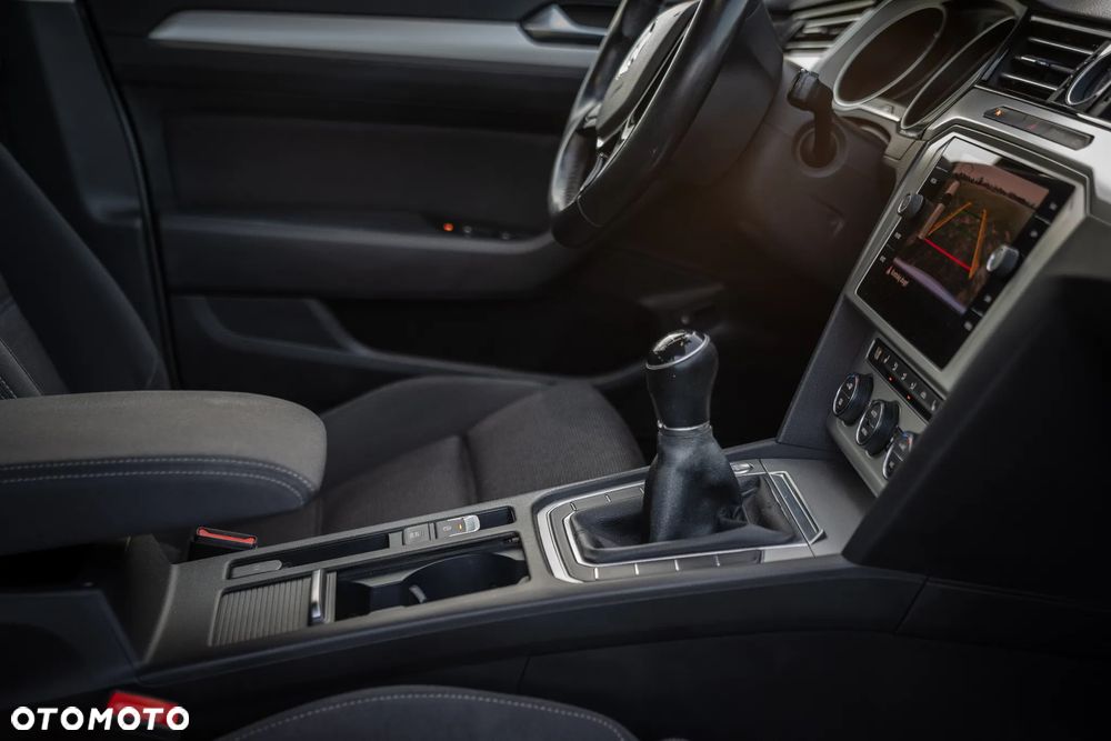 Volkswagen Passat - 17