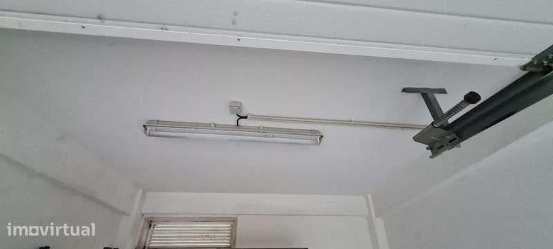 Garagem Box para arrendamento no Estoril - Grande imagem: 3/5