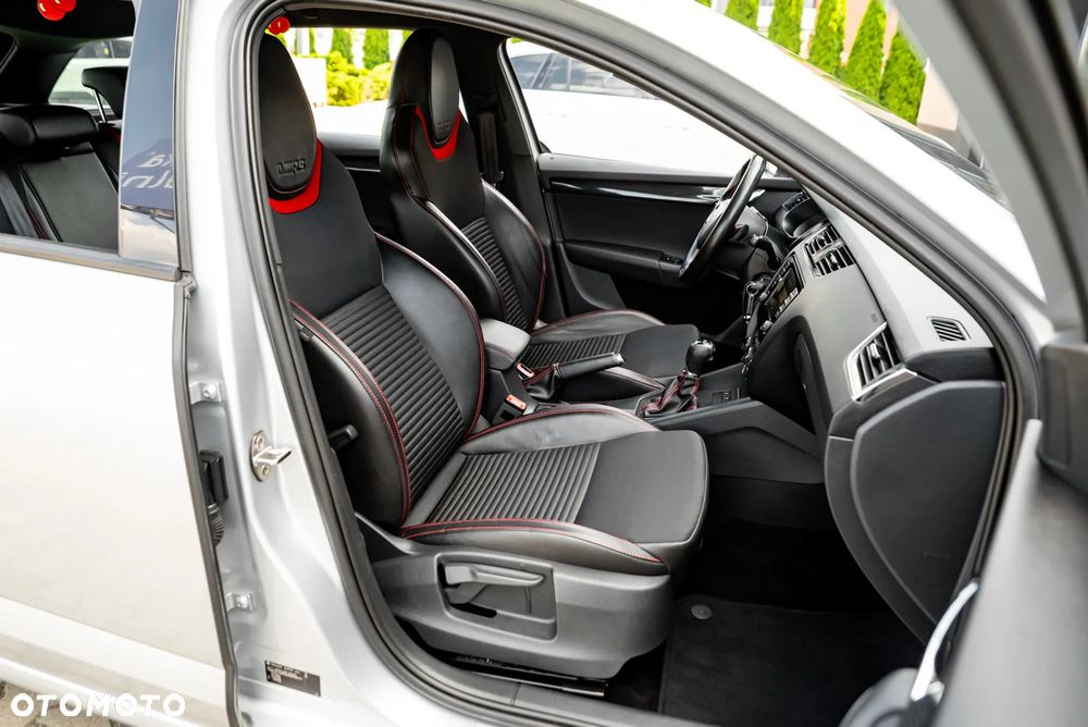 Skoda Octavia 2.0 TDI DSG RS - 26