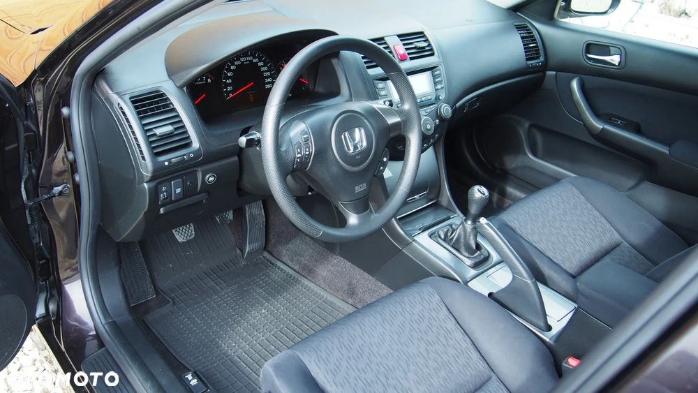 Honda Accord 2.0 Comfort - 23