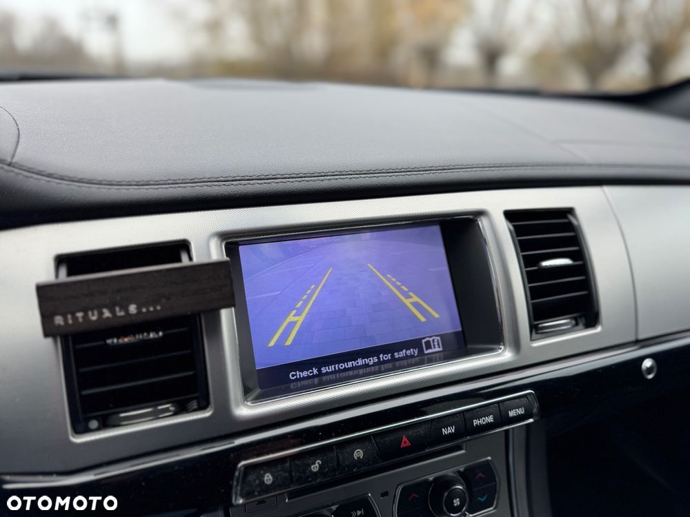 Jaguar XF 3.0 V6 D Premium Luxury - 16