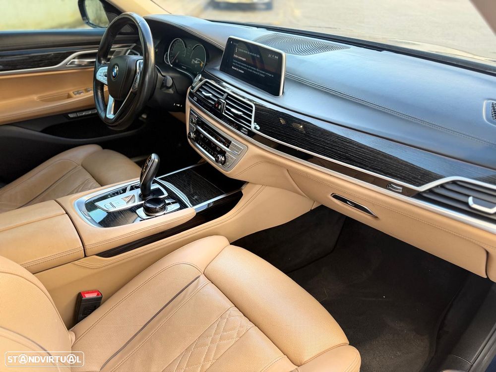 BMW 750 d xDrive Pack M - 35
