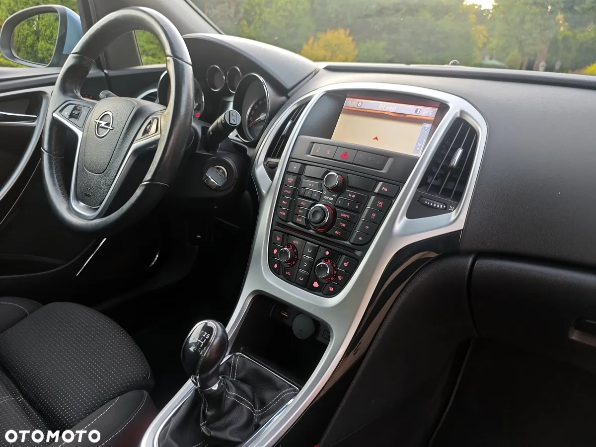 Opel Astra IV 1.4 T Cosmo - 25