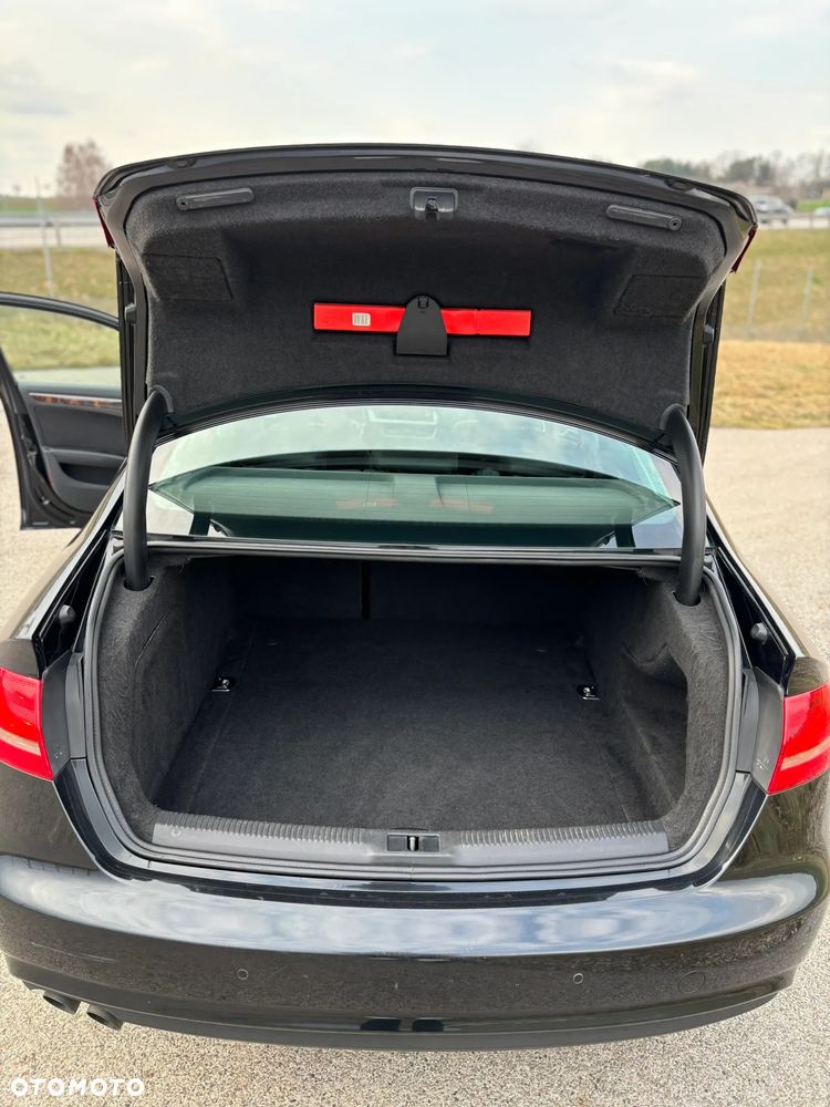Audi A4 Limousine - 13