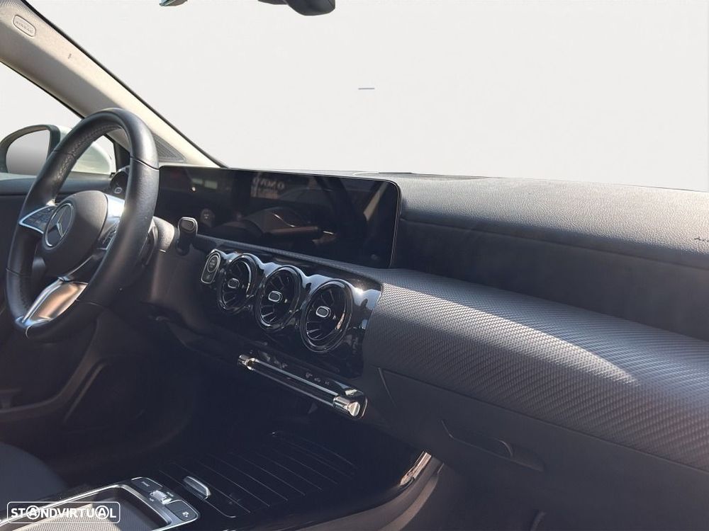 Mercedes-Benz A 200 — fotografia 12