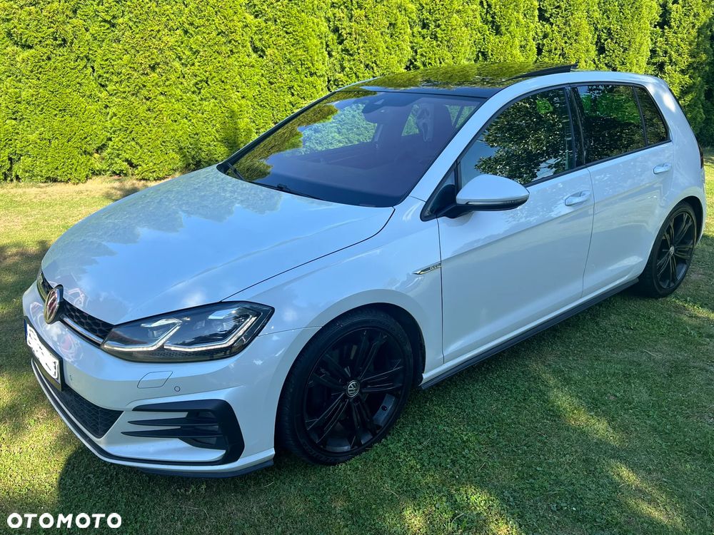 Volkswagen Golf - 1