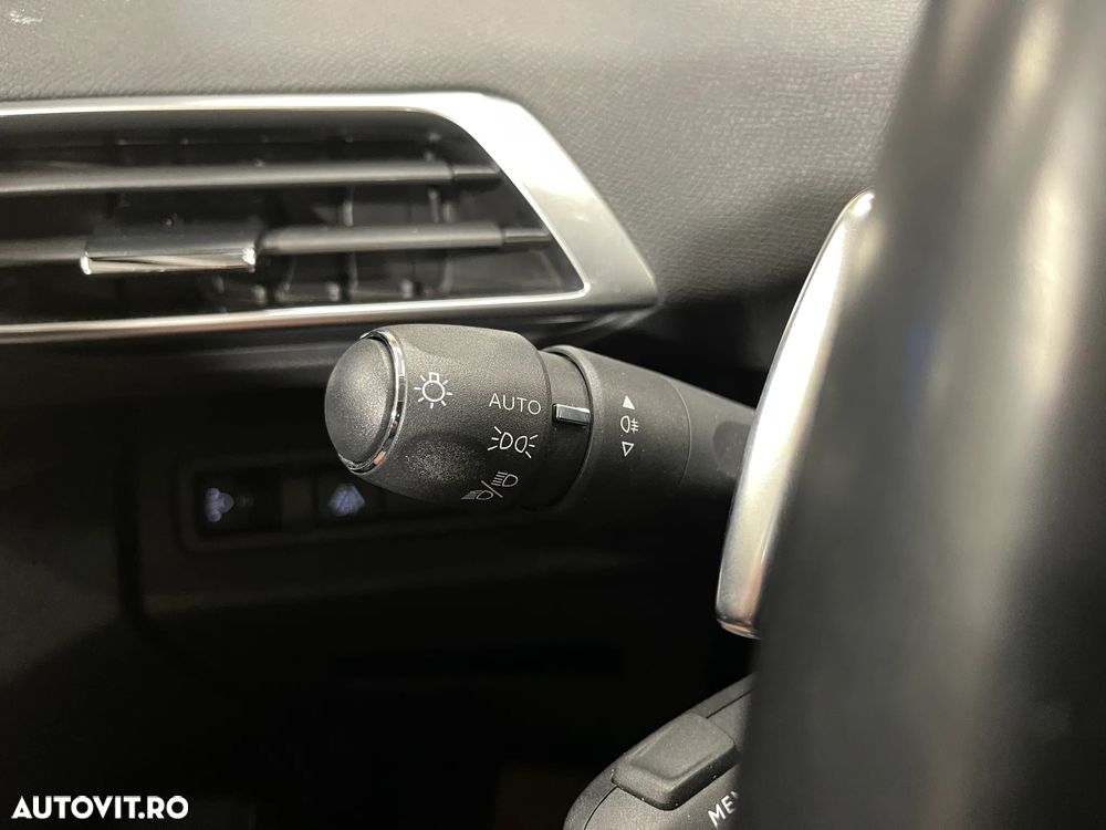 Peugeot 3008 225 e-EAT8 Allure Pack - 30