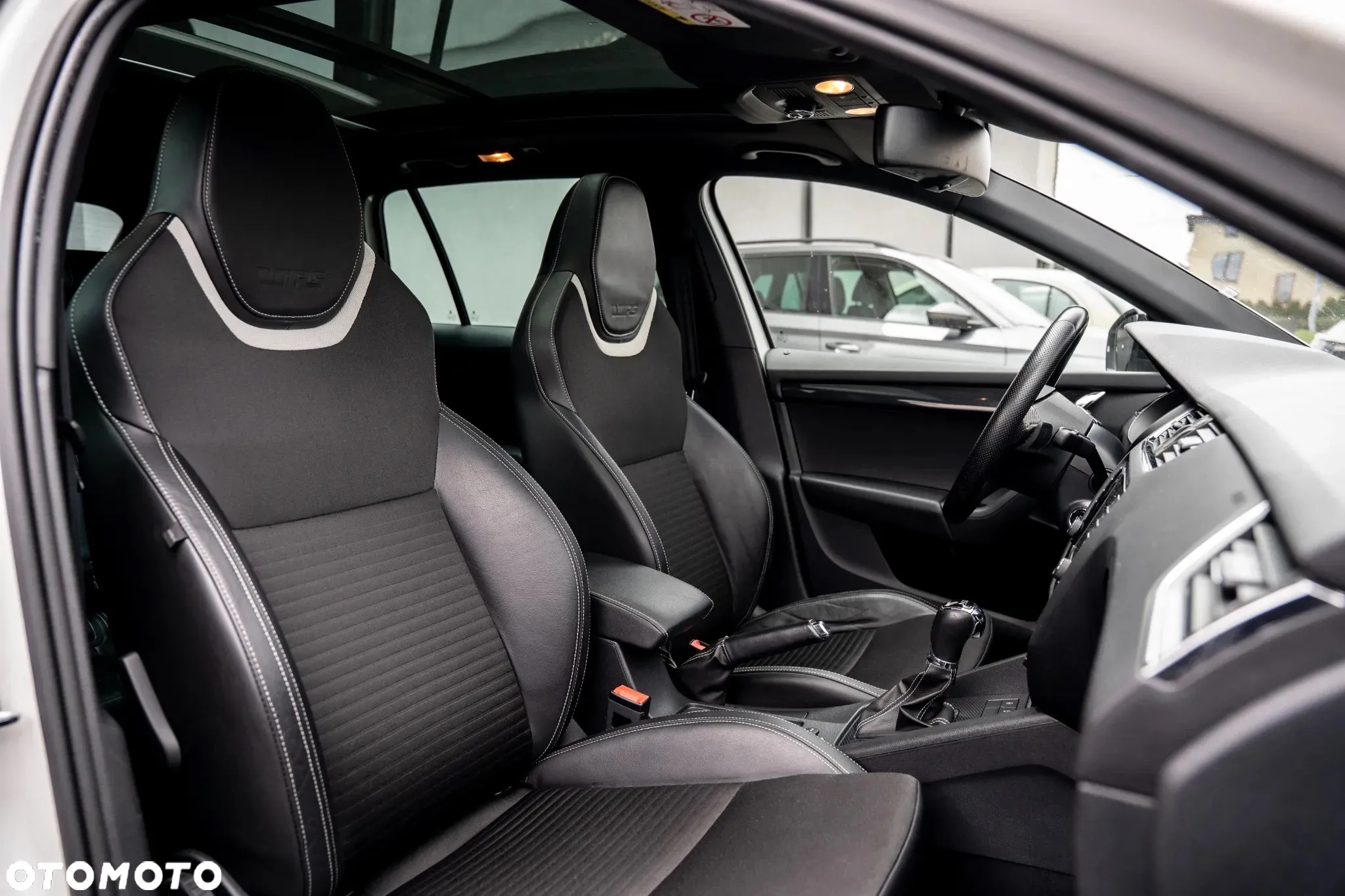 Skoda Octavia Combi 2.0 TDI DSG RS - 10