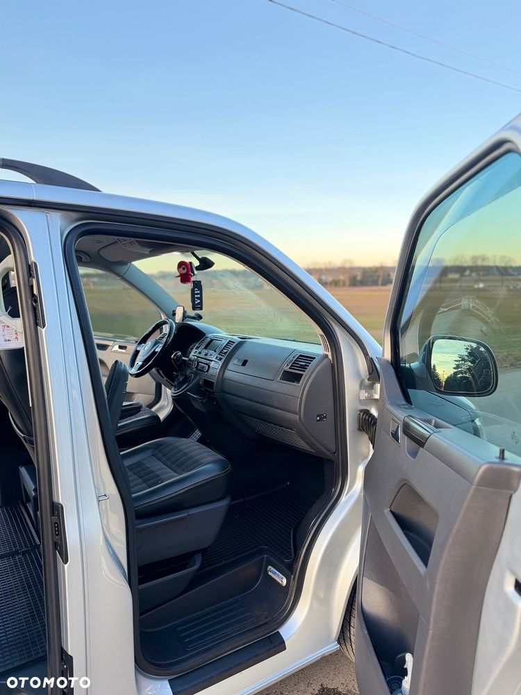 Volkswagen Caravelle - 16