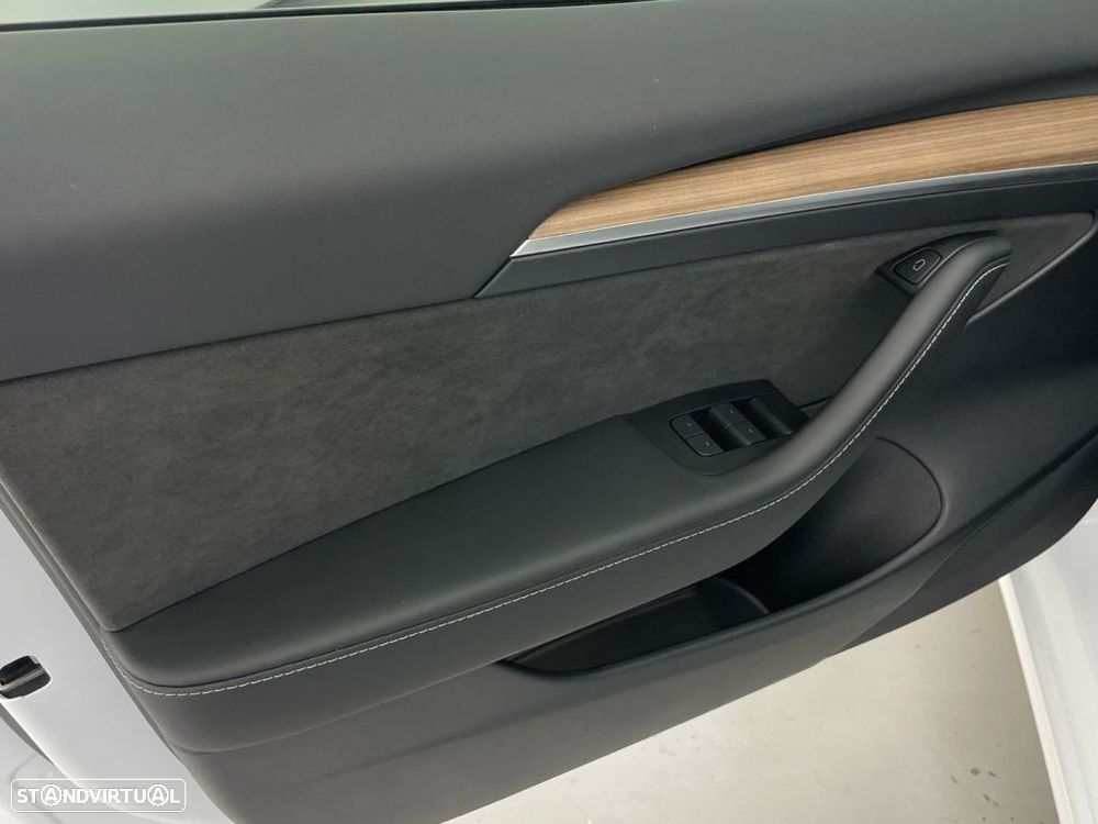Tesla Model 3 Long Range Tração Traseira - 17