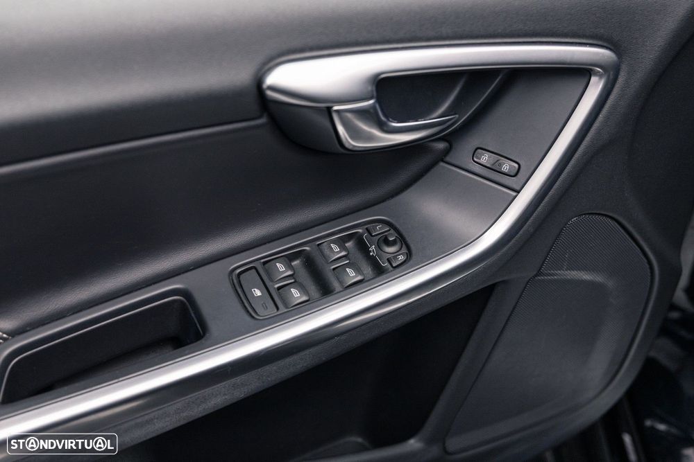 Volvo V60 2.4 D6 Momentum AWD Phev - 41