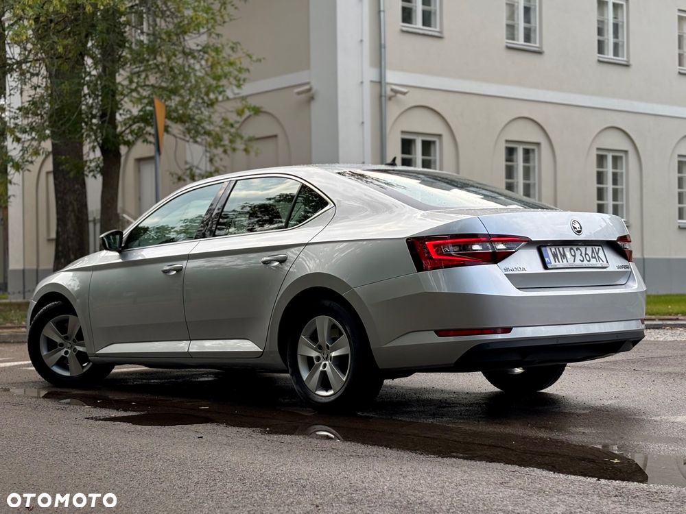Skoda Superb 2.0 TDI Ambition DSG - 25