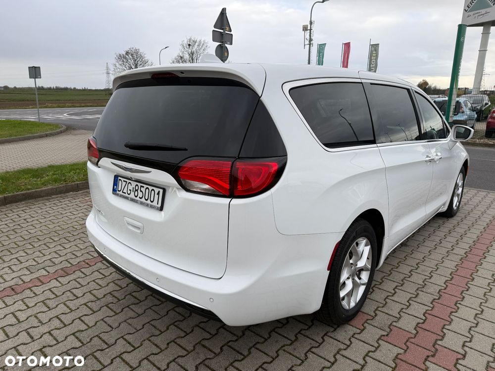 Chrysler Pacifica - 5