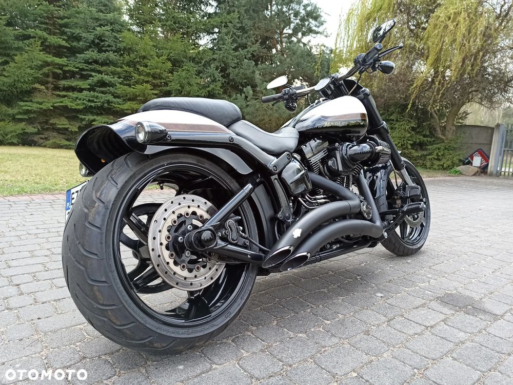 Harley-Davidson Softail Breakout - 15