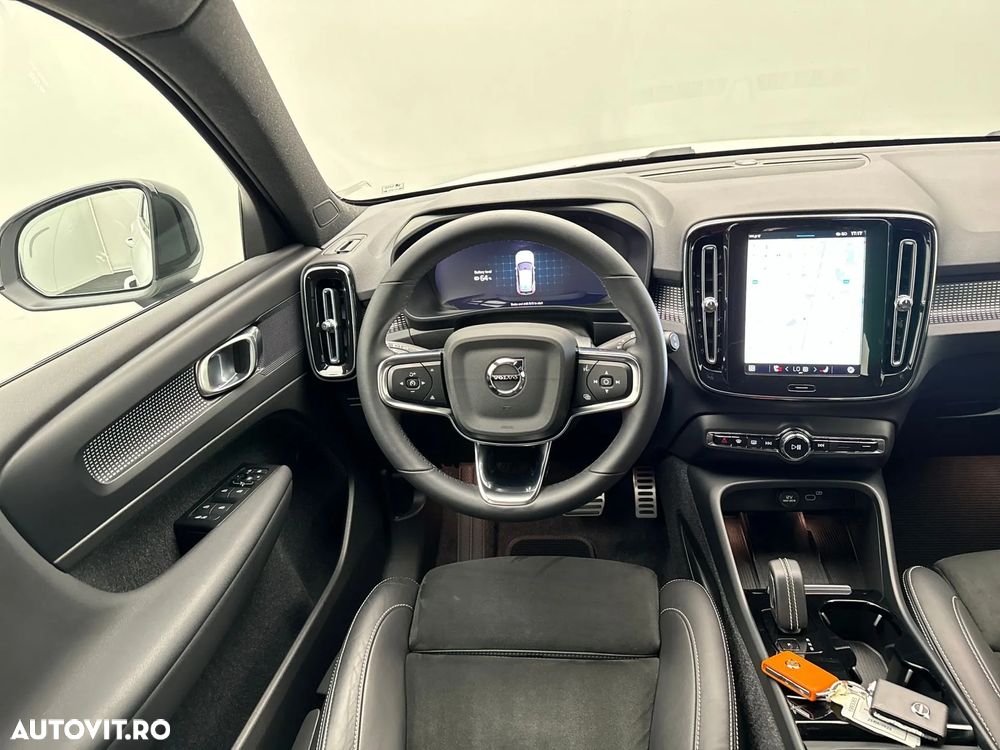 Volvo XC 40 Recharge Twin Motor AWD Plus - 4