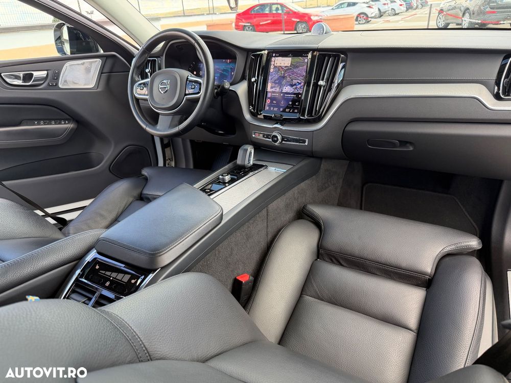 Volvo XC 60 B4 MHEV AWD R-Design - 6