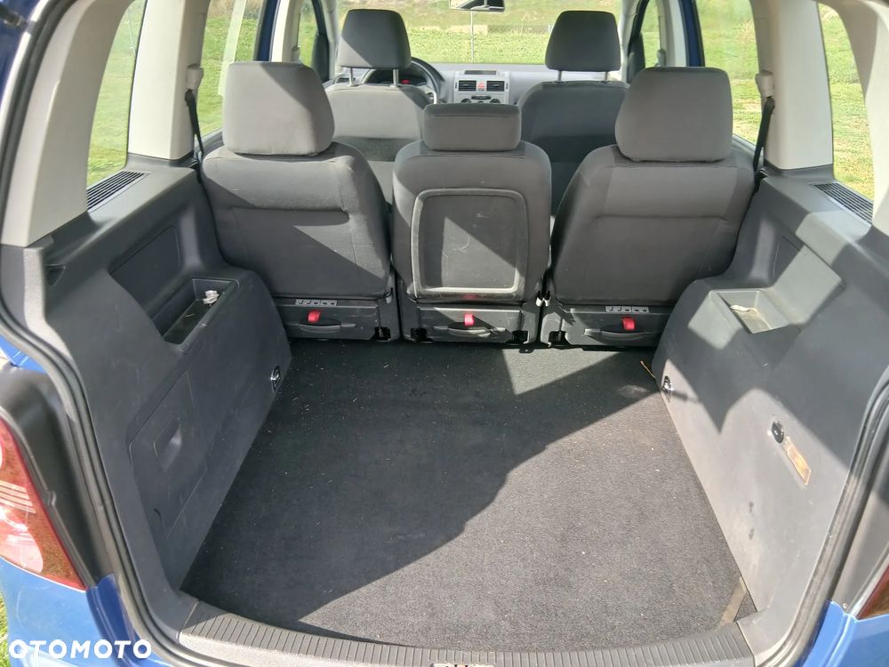 Volkswagen Touran 1.9 TDI Conceptline - 15