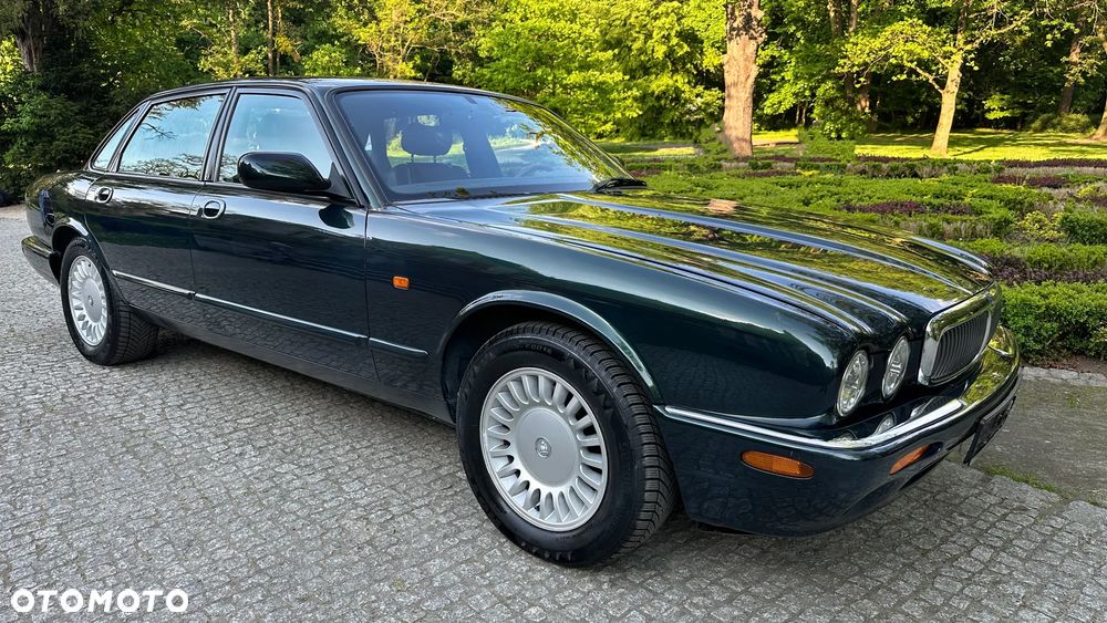 Jaguar XJ 3.2 - 6