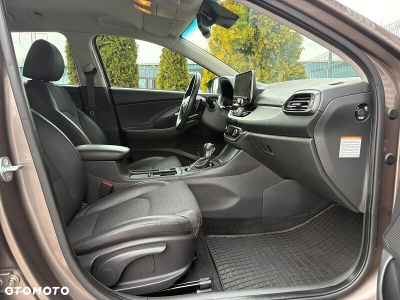 Hyundai i30 1.5 T-GDI 48V Executive DCT - 12