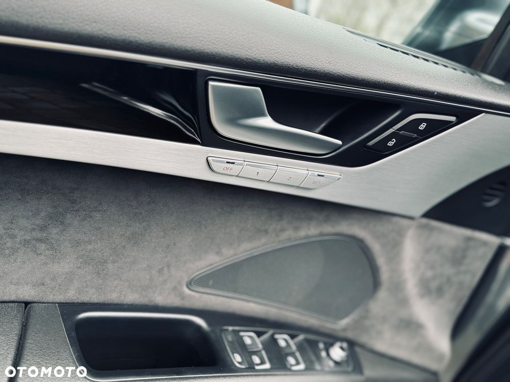 Audi A8 4.2 TDI DPF (clean diesel) quattro tiptronic - 18
