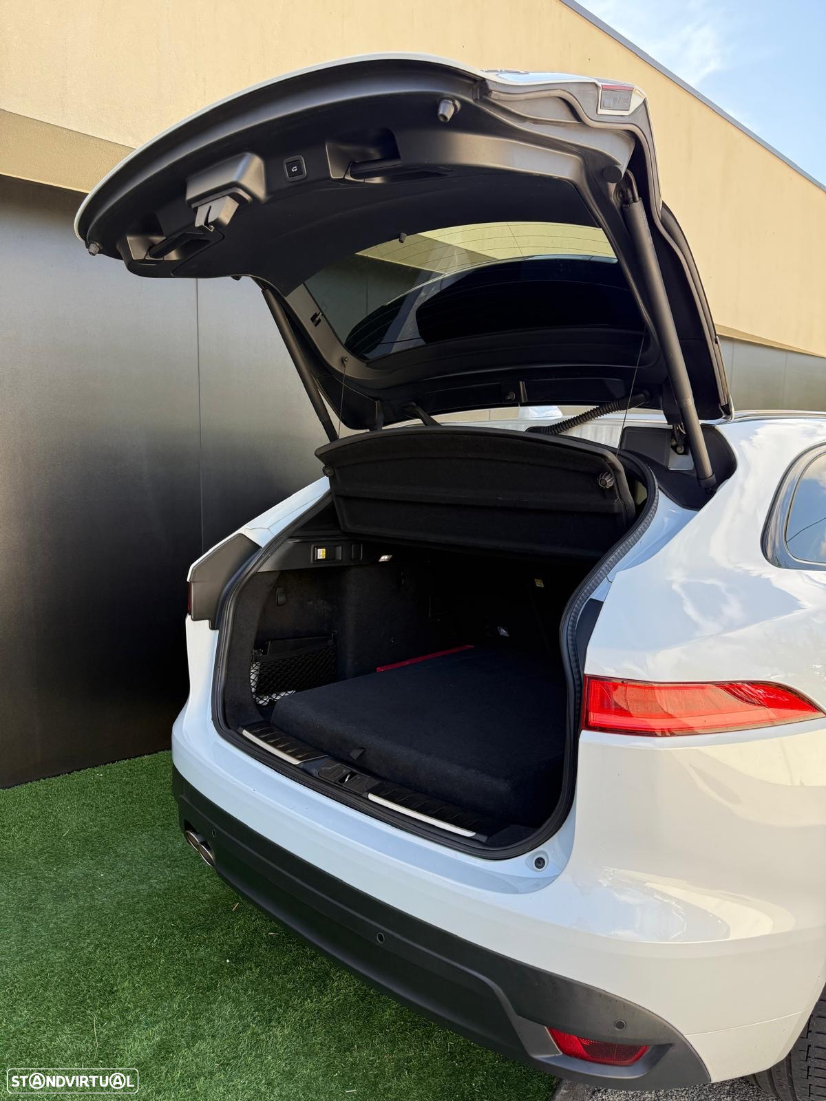 Jaguar F-Pace 2.0 i4D R-Sport Aut. - 17