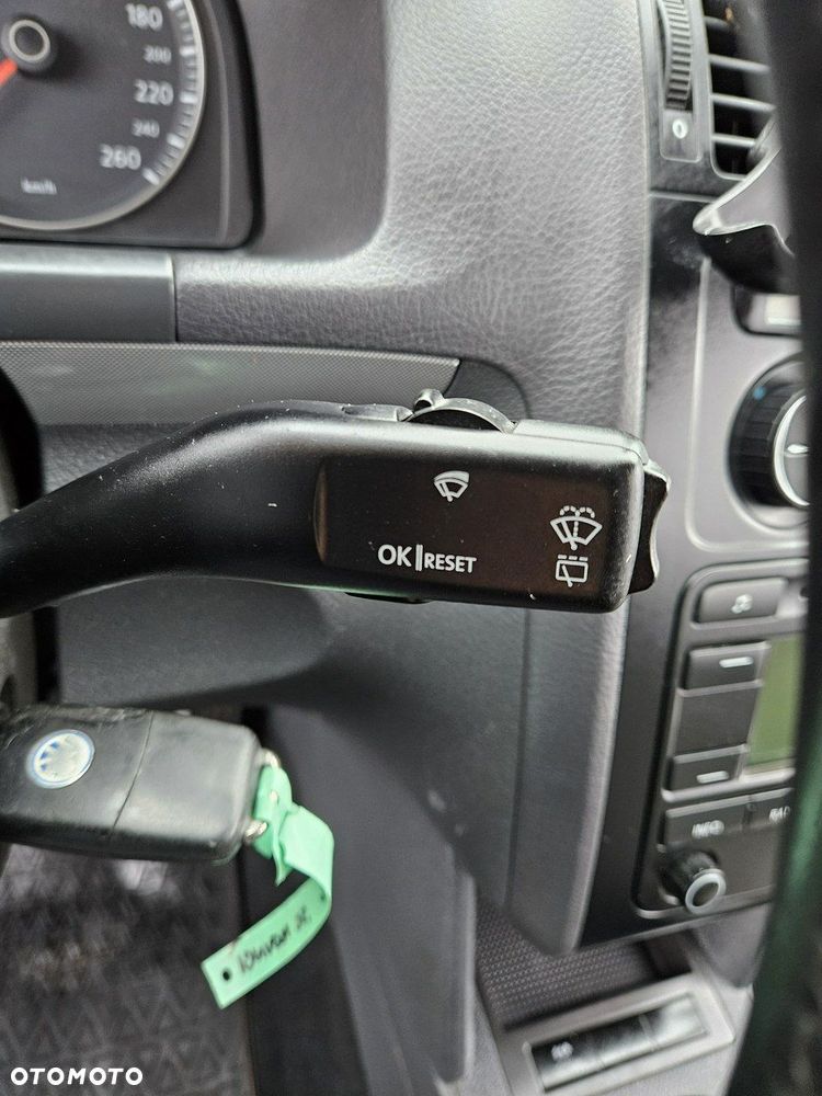 Volkswagen Touran - 16