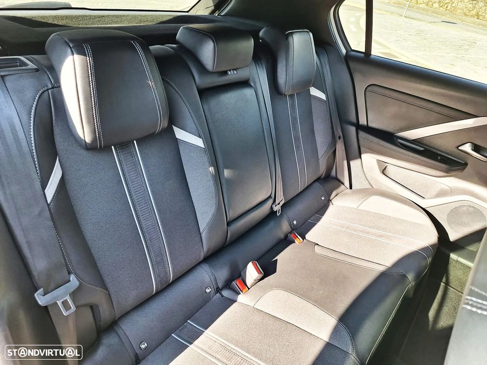 Opel Astra 1.2 Turbo GS Line - 31