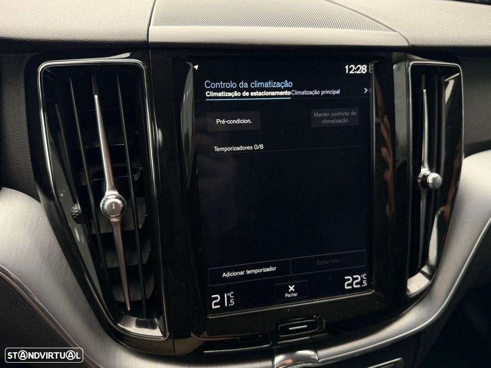 Volvo XC 60 2.0 D4 Momentum Geartronic - 37