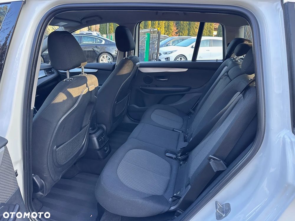 BMW Seria 2 218d - 25