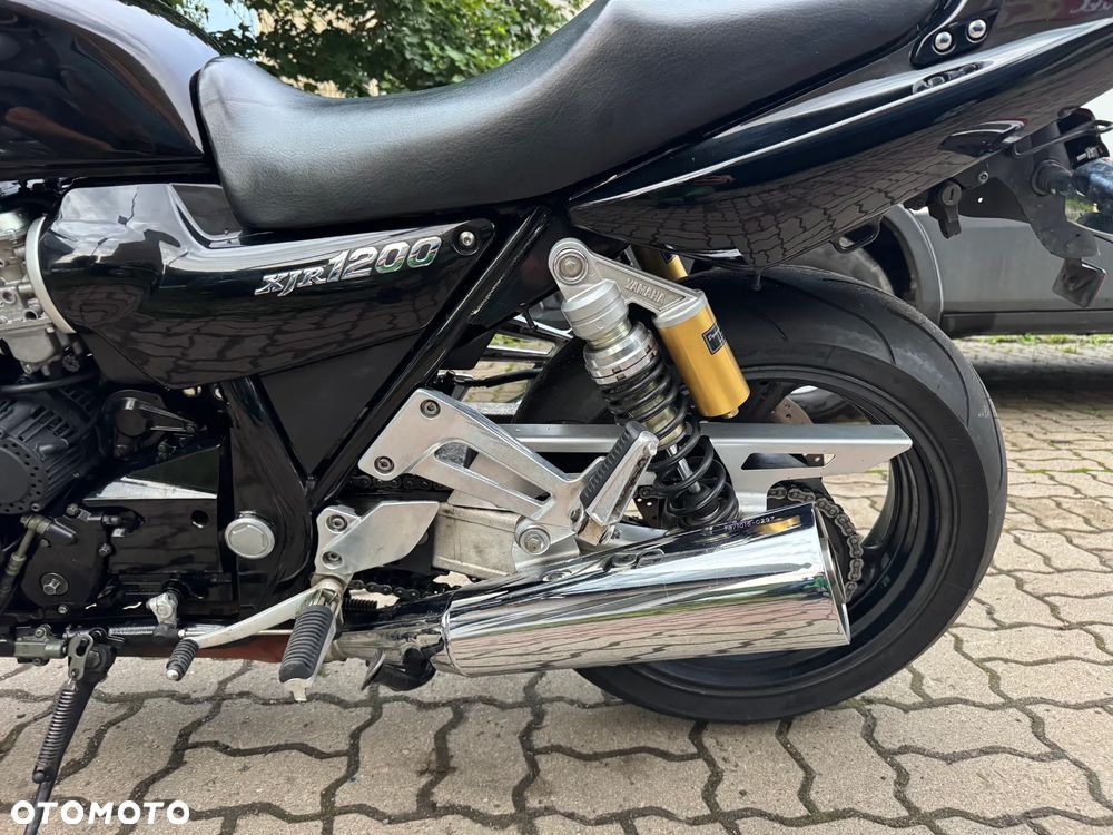 Yamaha XJR - 14