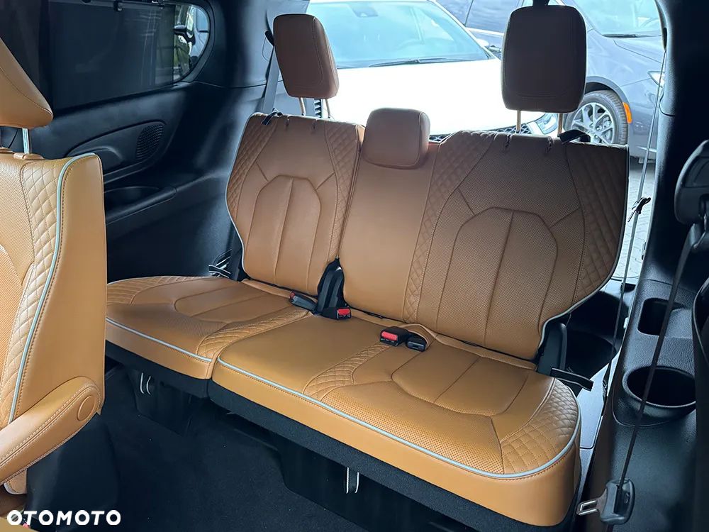 Chrysler Pacifica - 22