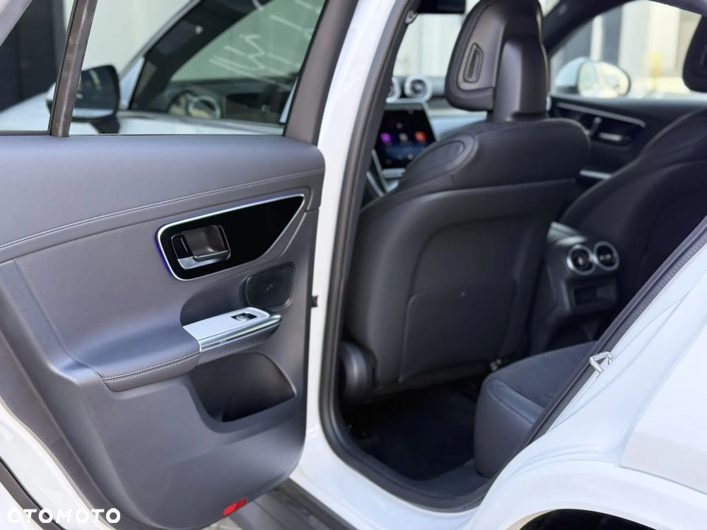 Mercedes-Benz GLC - 32
