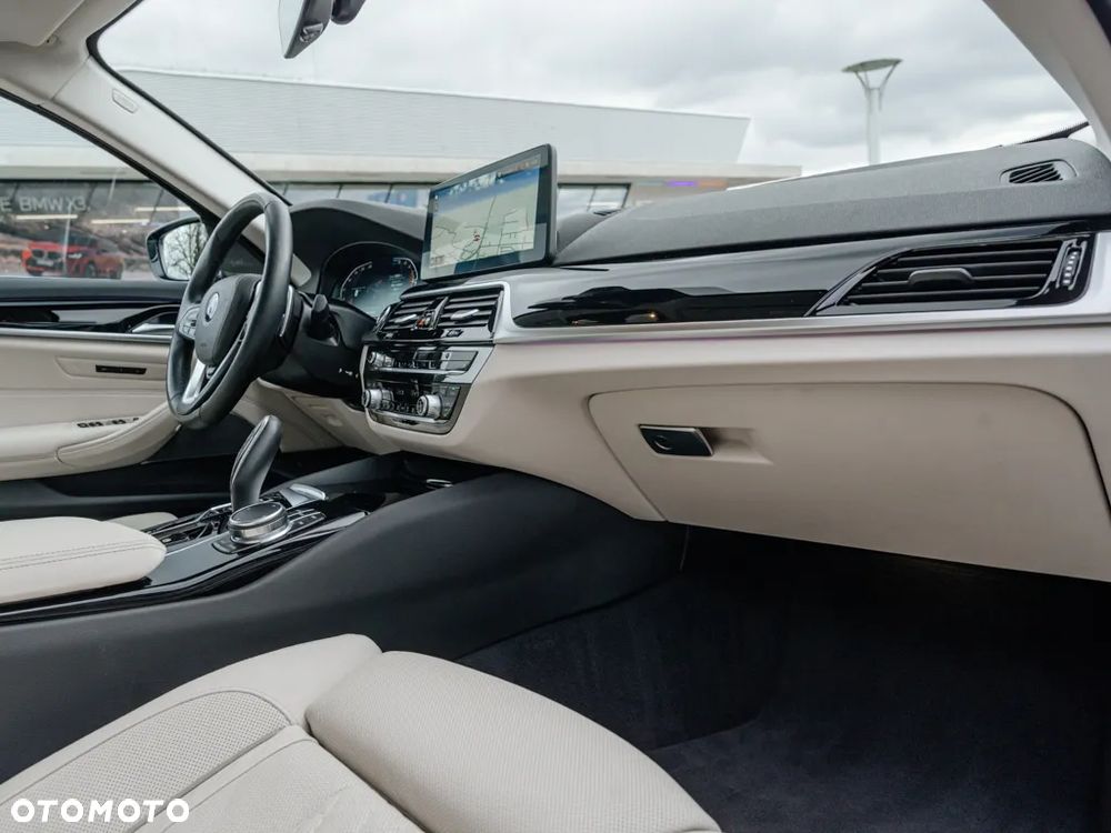 BMW Seria 5 520d xDrive - 9