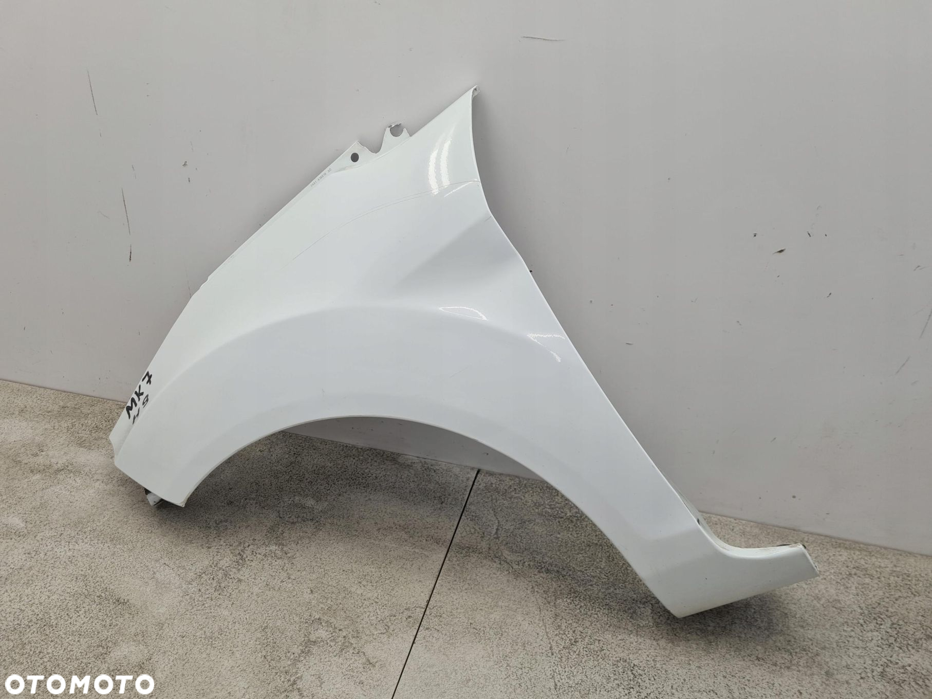 FORD FIESTA MK7 BŁOTNIK LEWY PRZÓD H9 - 13