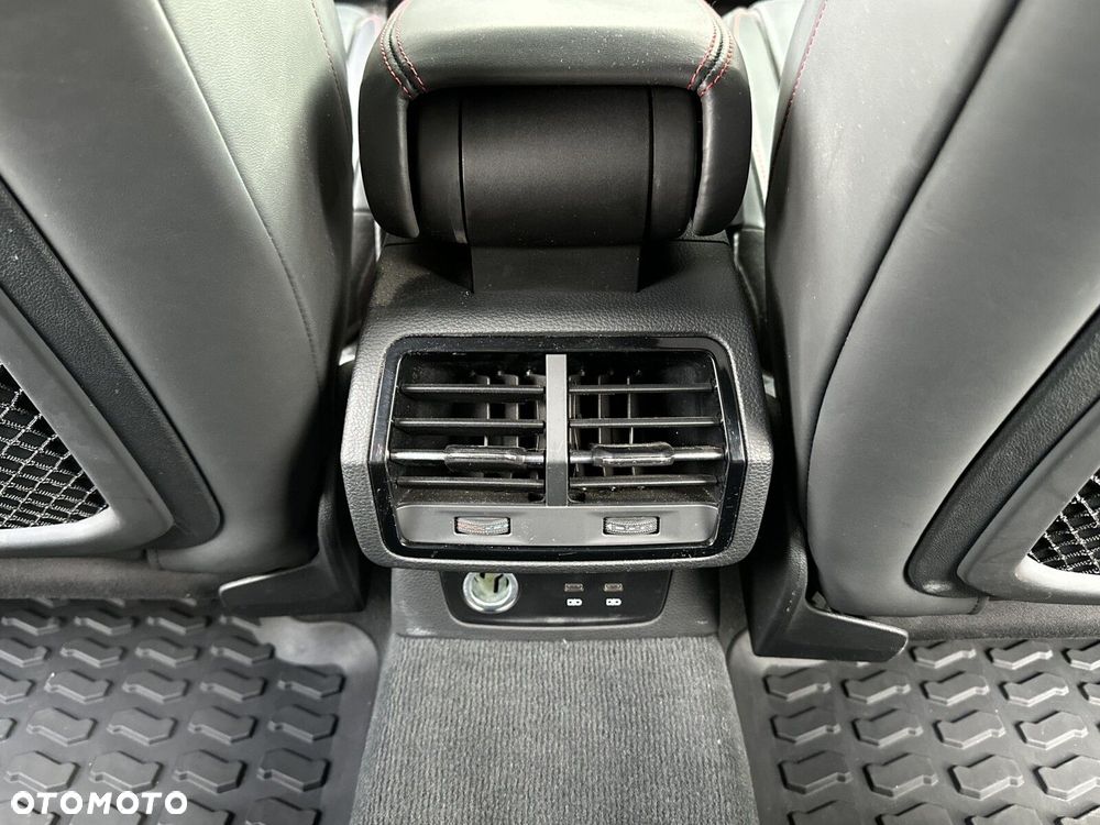 Audi Q3 RS S tronic - 36