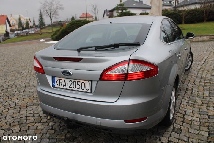 Ford Mondeo 2.0 Ambiente - 24