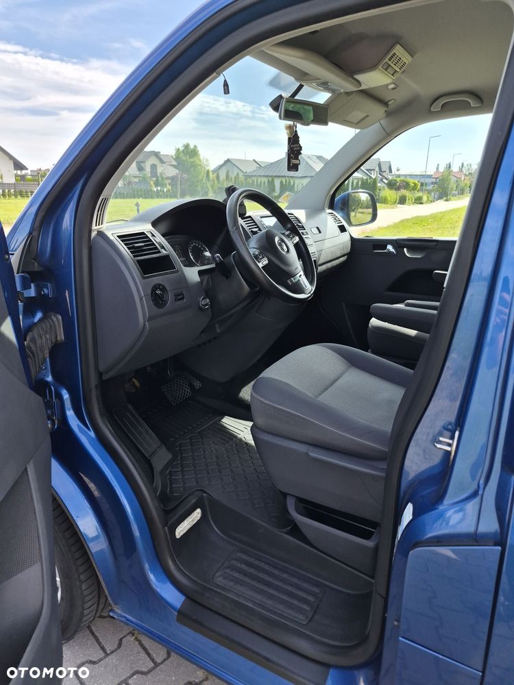 Volkswagen Caravelle - 5