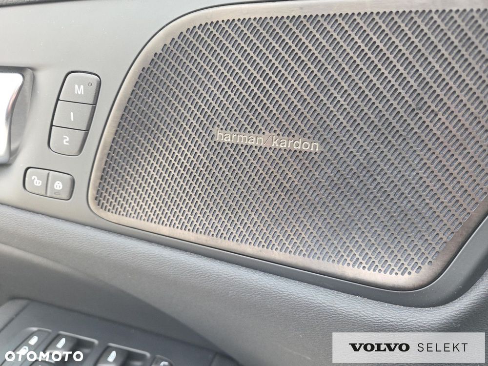 Volvo V60 B4 B Plus Dark - 24