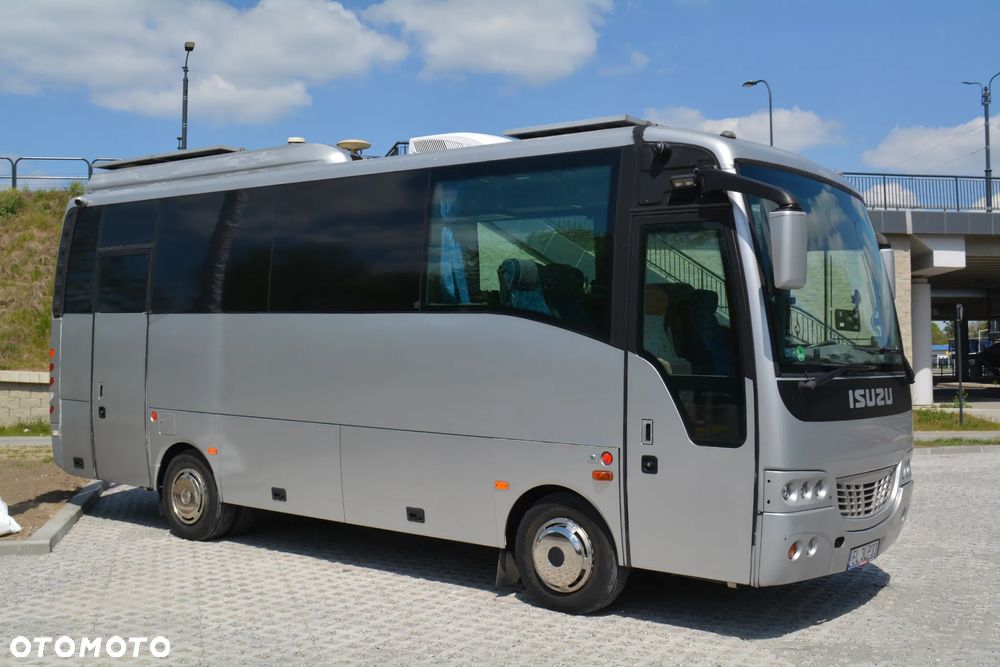 Isuzu kamper turquoise - 1