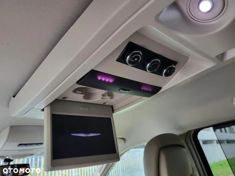 Chrysler Town & Country 3.6 Touring - 23