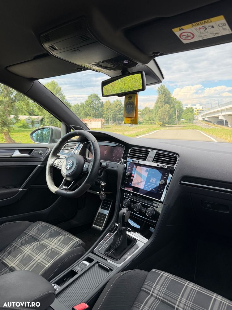Volkswagen Golf - 6