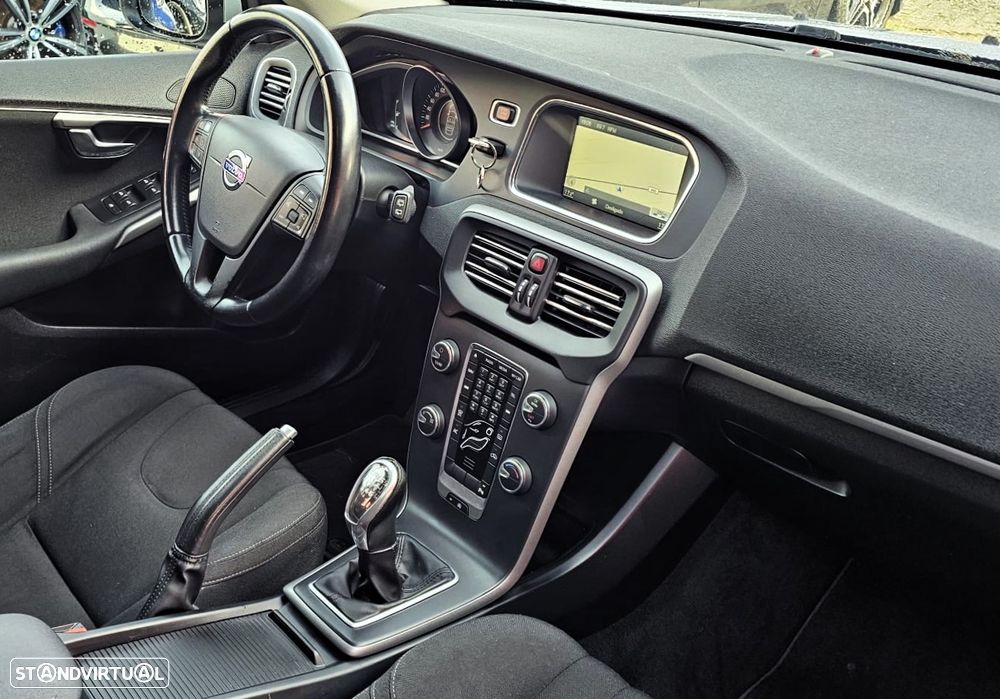 Volvo V40 D2 Kinetic - 19