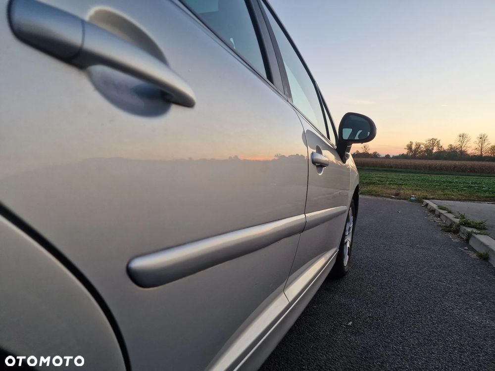 Peugeot 207 1.4 - 16